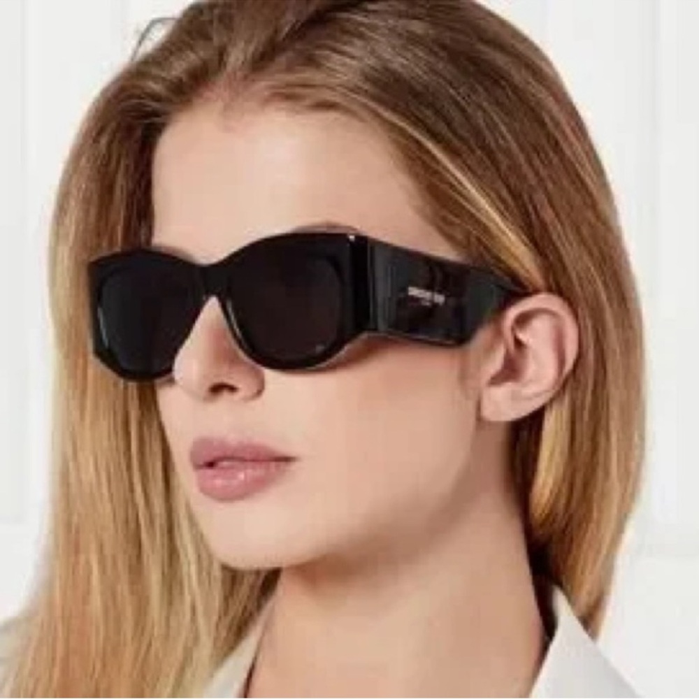 ❌SOLD❌ DIOR Brown Tortoise Sunglasses - Picture 8 of 11